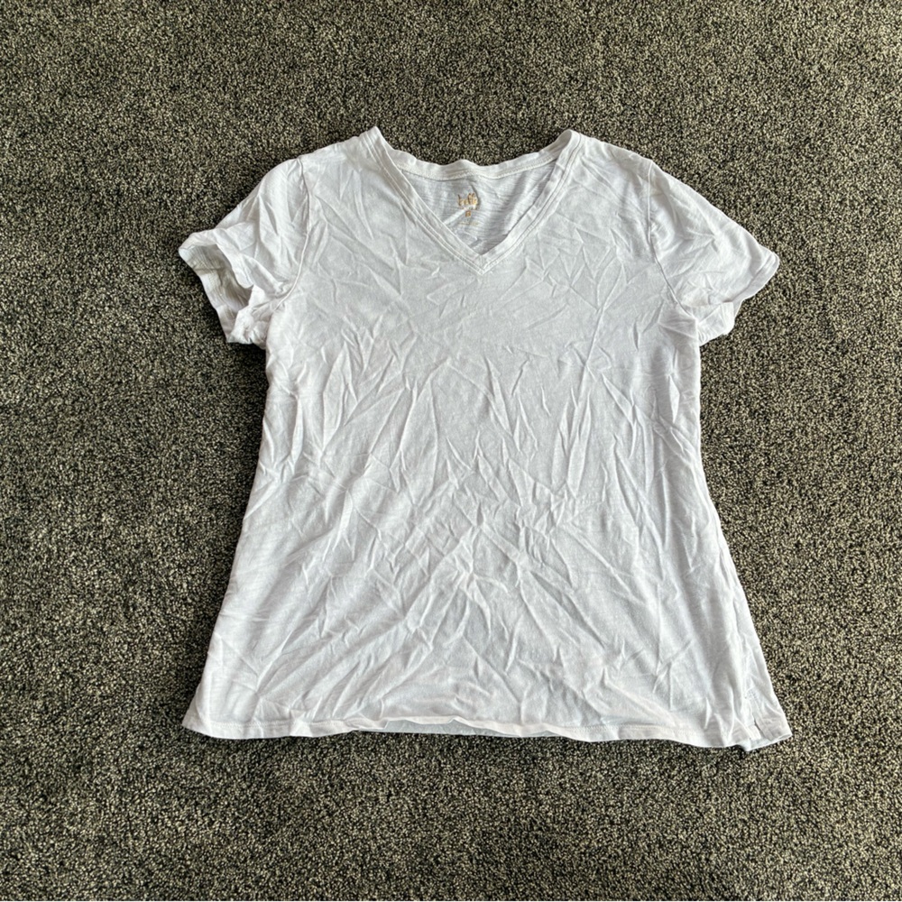 Belle by Kim Gravel White Short Sleeve V Neck Tee, Size Small